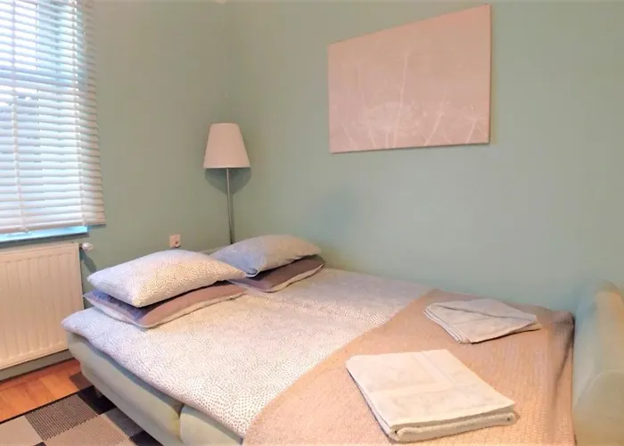 Nova Na Krakowskiej No 3 *